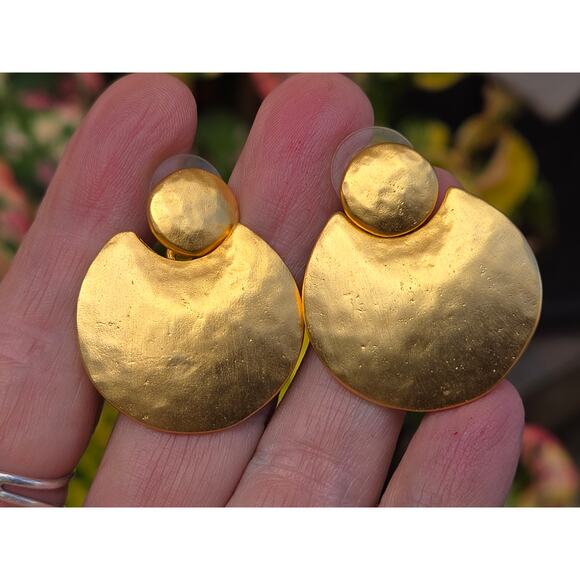 Vintage Kenneth Lane Gold Tone Hammered Disc Shaped Modernist Dangle Earrings - Picture 7 of 10